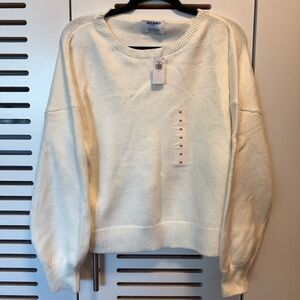 NWT Old Navy Sweater Size Medium in Cream